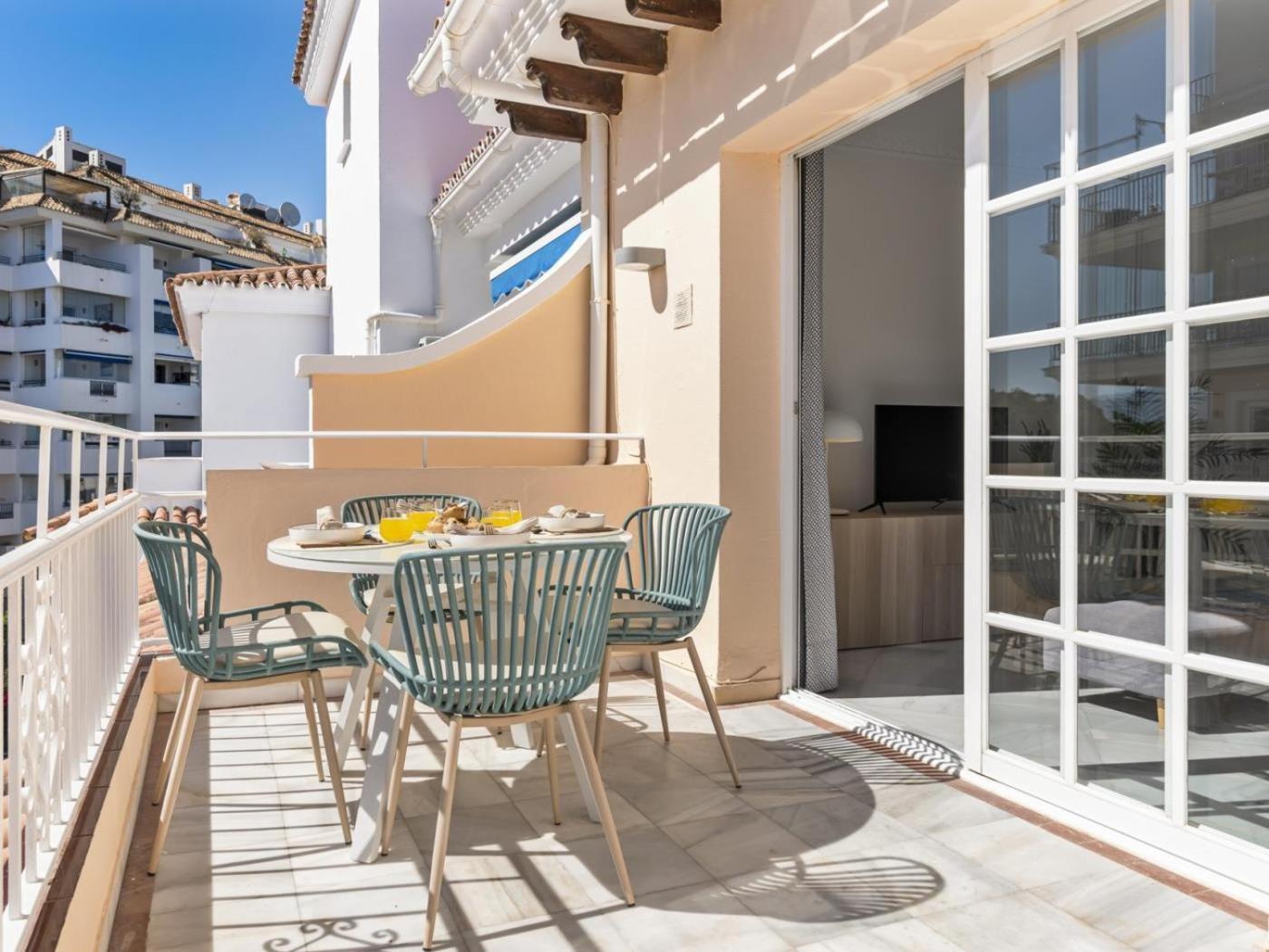 Soleado Atico Frente Al Mar En Puerto Banus Appartement