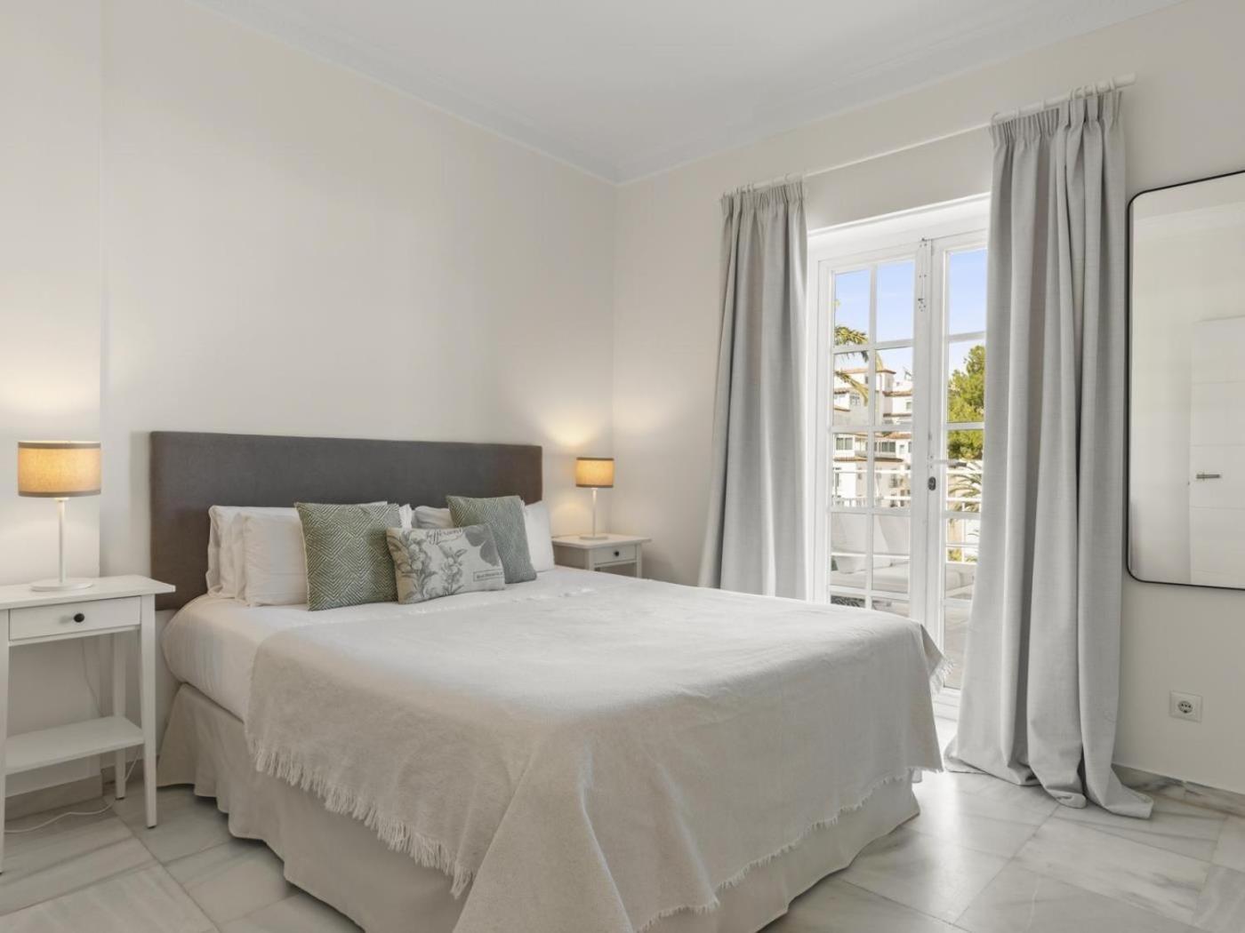 Soleado Atico Frente Al Mar En Puerto Banus Appartement Marbella