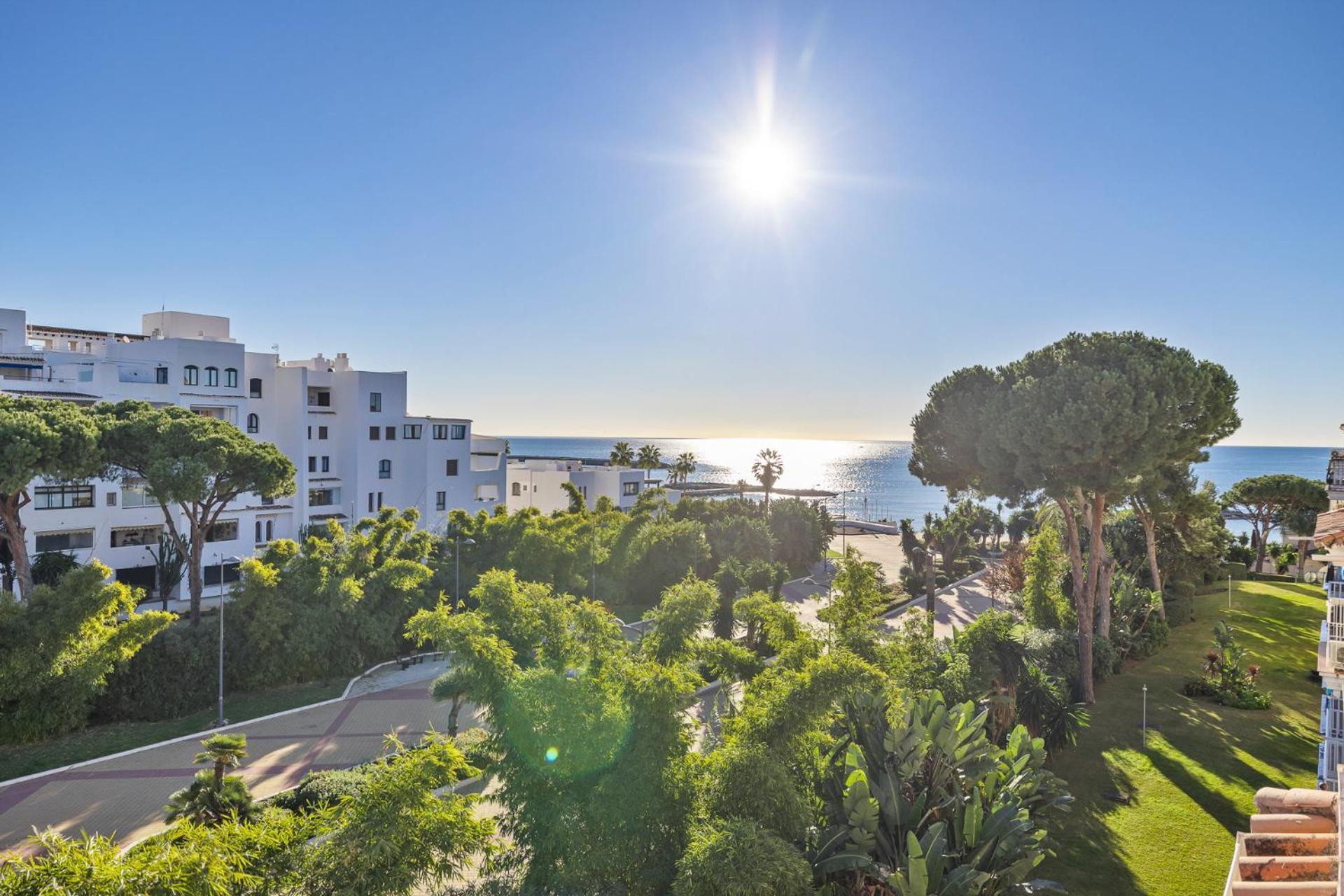 Soleado Atico Frente Al Mar En Puerto Banus Appartement Marbella